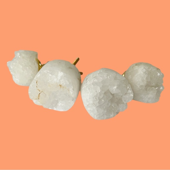 Set of 4 Natural White Crystal Geode Knobs - Picture 2 of 4
